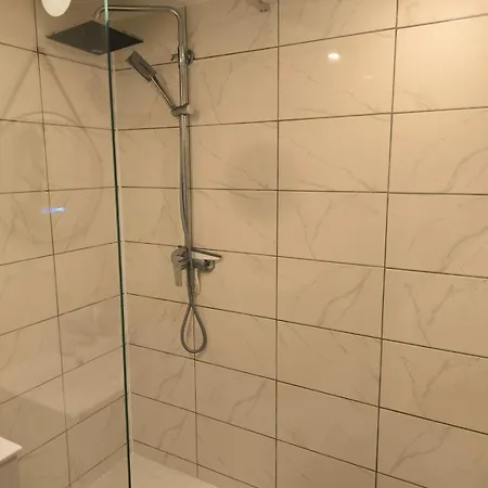 Ravissant D'une Avec Veranda Donnant Sur Le Jardin Apartment